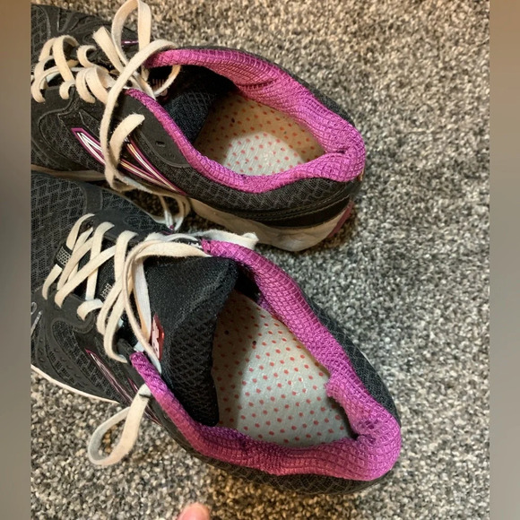 New Balance tennis shoes - women’s size 7 - Picture 6 of 7